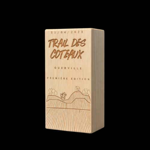 Holztrophäe gravierte Totem 12cm x 9cm