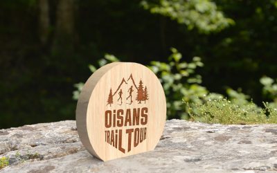 Holztrophäe personalisiert durch Gravur