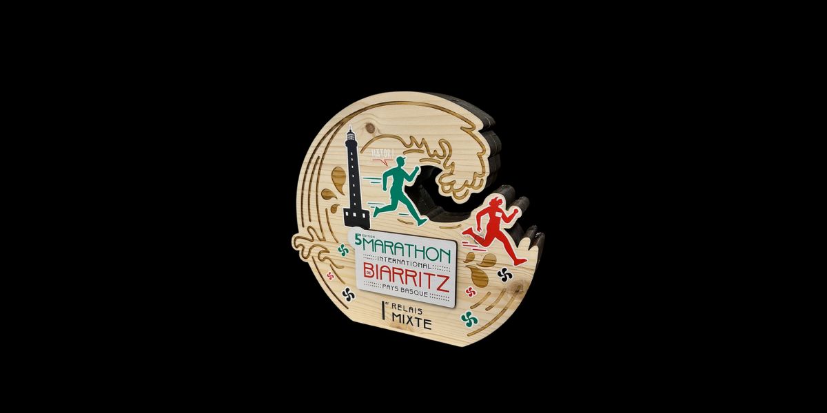 Trophées bois sur mesure du Marathon de Biarritz 2026 fabriqués en France